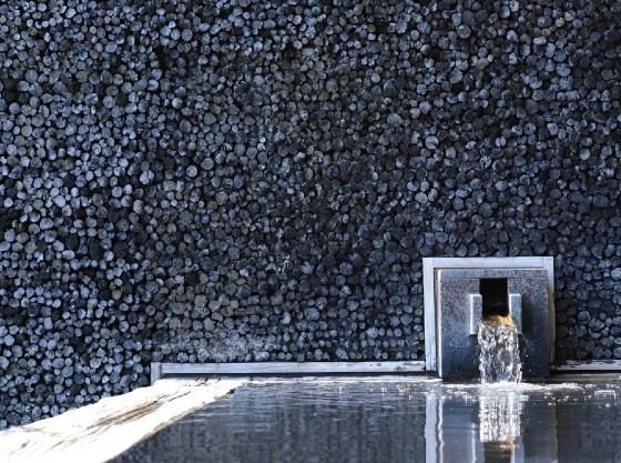 紀州の特産備長炭を贅沢に用したホテルオリジナルお風呂「黒湯」