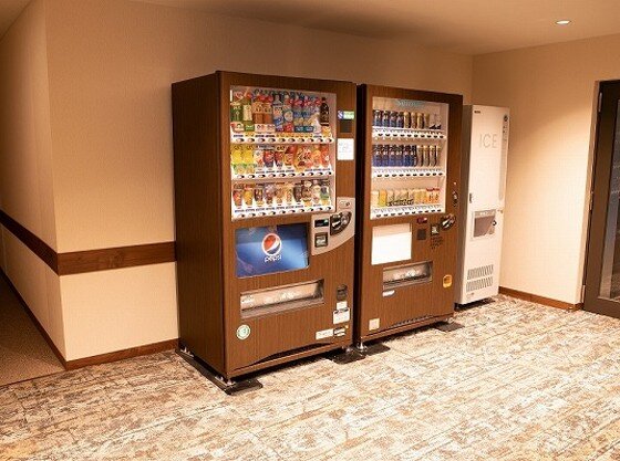 自動販売機と製氷機は本館2階にご用意