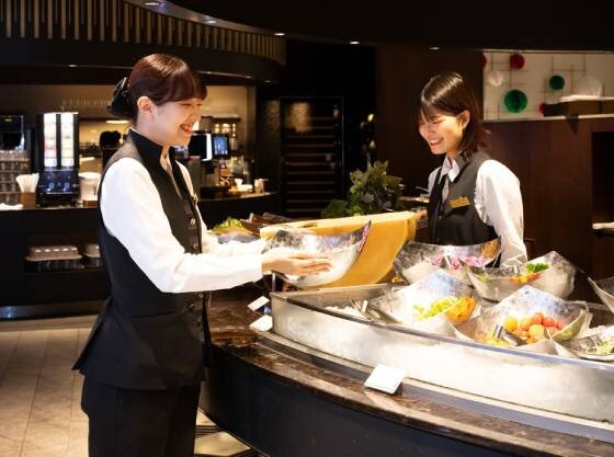 レストランスタッフ　イメージ