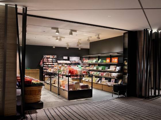 ロビーにはお土産コーナーもございます