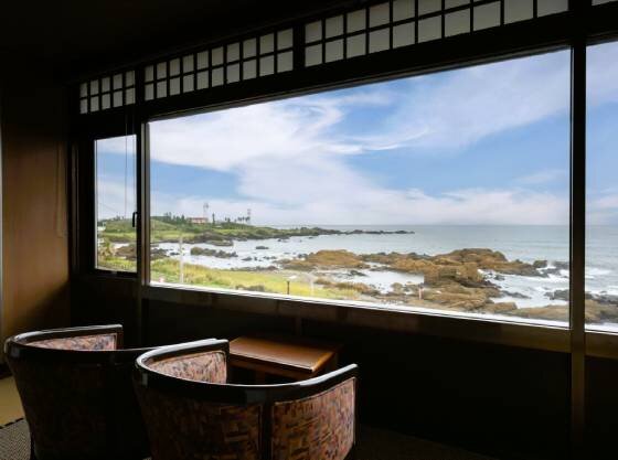 大きな一面ガラスからは、雄大な太平洋を一望！