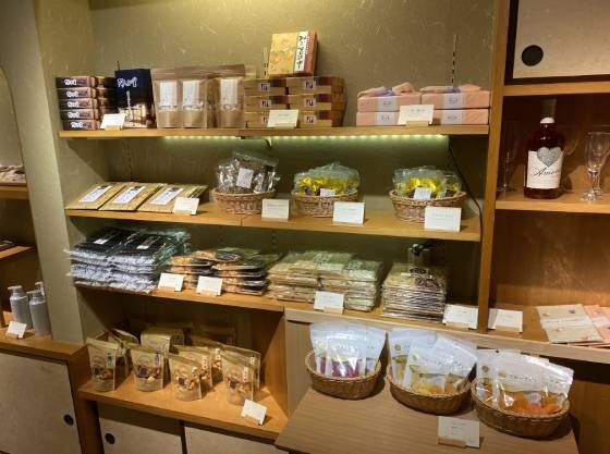 湯河原名物を少し置いています。覗いてみてくださいね。