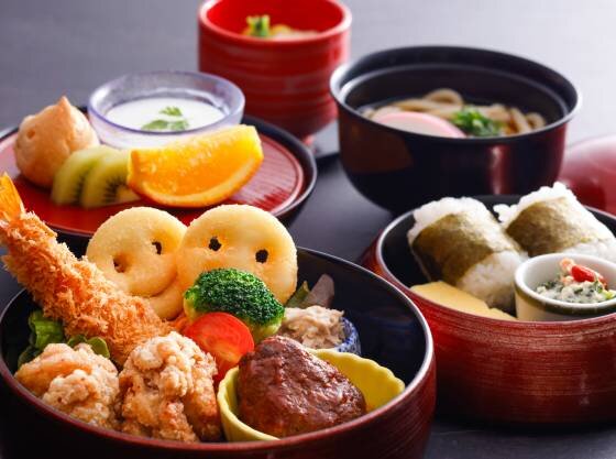 ハンバーグや海老フライなどがつい た「お子様御膳」が人気！