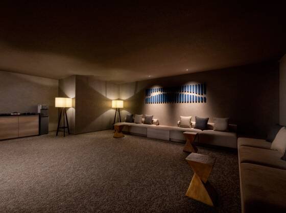 温泉ラウンジ。20:00～数量限定で甘酒を提供。