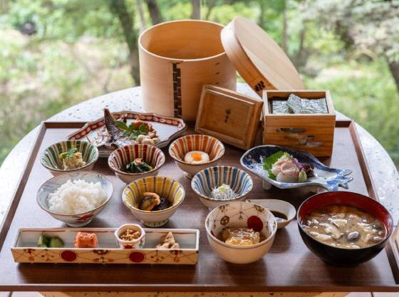 地元の食材にこだわった体に優しい会席風の朝食です