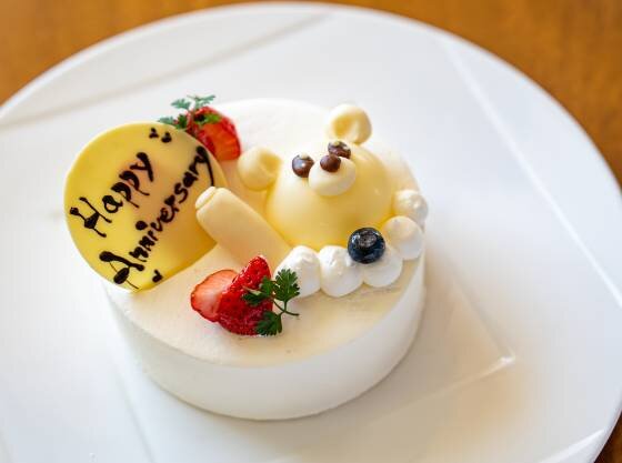 お誕生日には、パティシエが特別なケーキをご用意いたします（※7日前までの要予約）