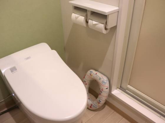 お部屋に補助便座を完備