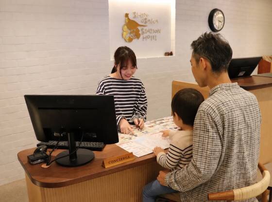 コンシェルジュデスクが、お子様連れのご旅行をサポートします。