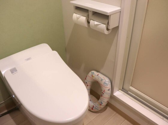 お部屋に補助便座を完備